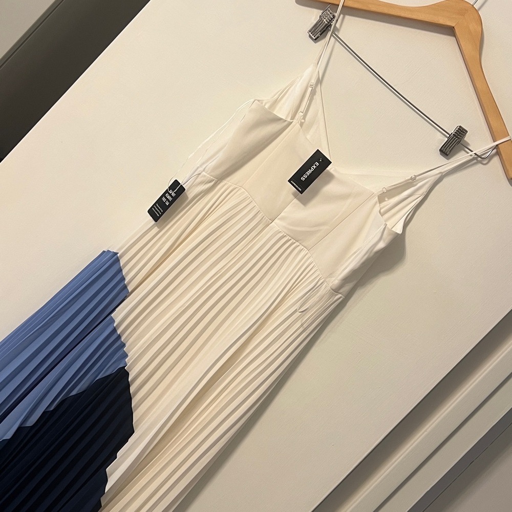 Express Blue and Cream Colorblock Maxi Dress - Picture 6 of 10